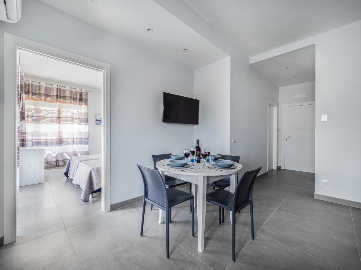 Azzurro Park Apartment